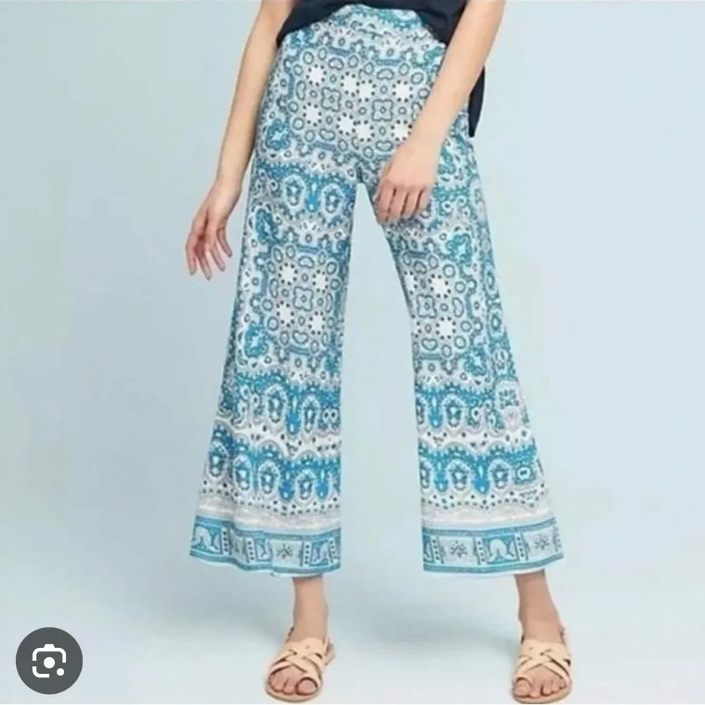 Feather Bone Navy Floral Wide Leg Cropped Pants - Picture 5 of 5